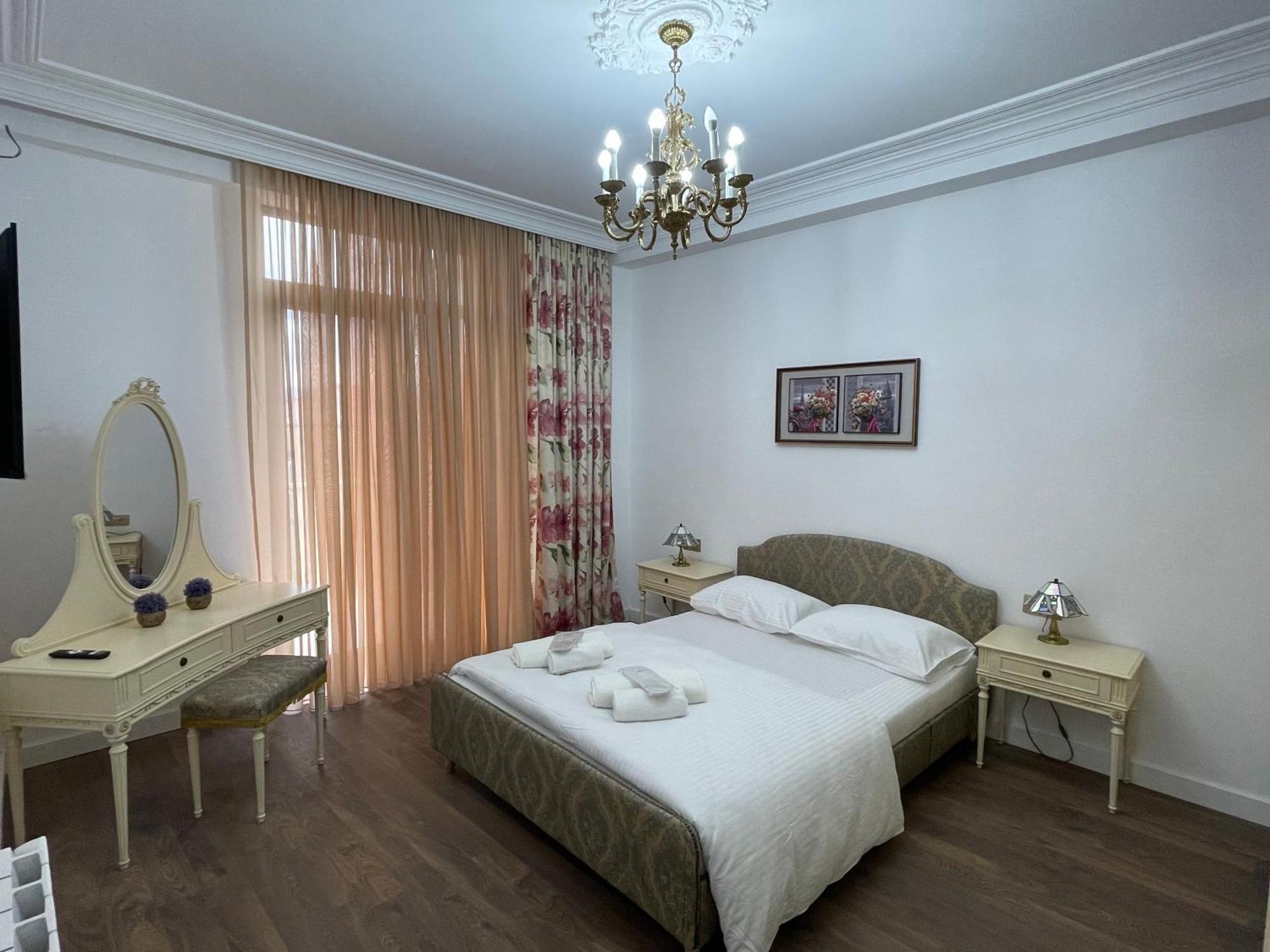 Picasso Apartment Kutaiszi Kültér fotó