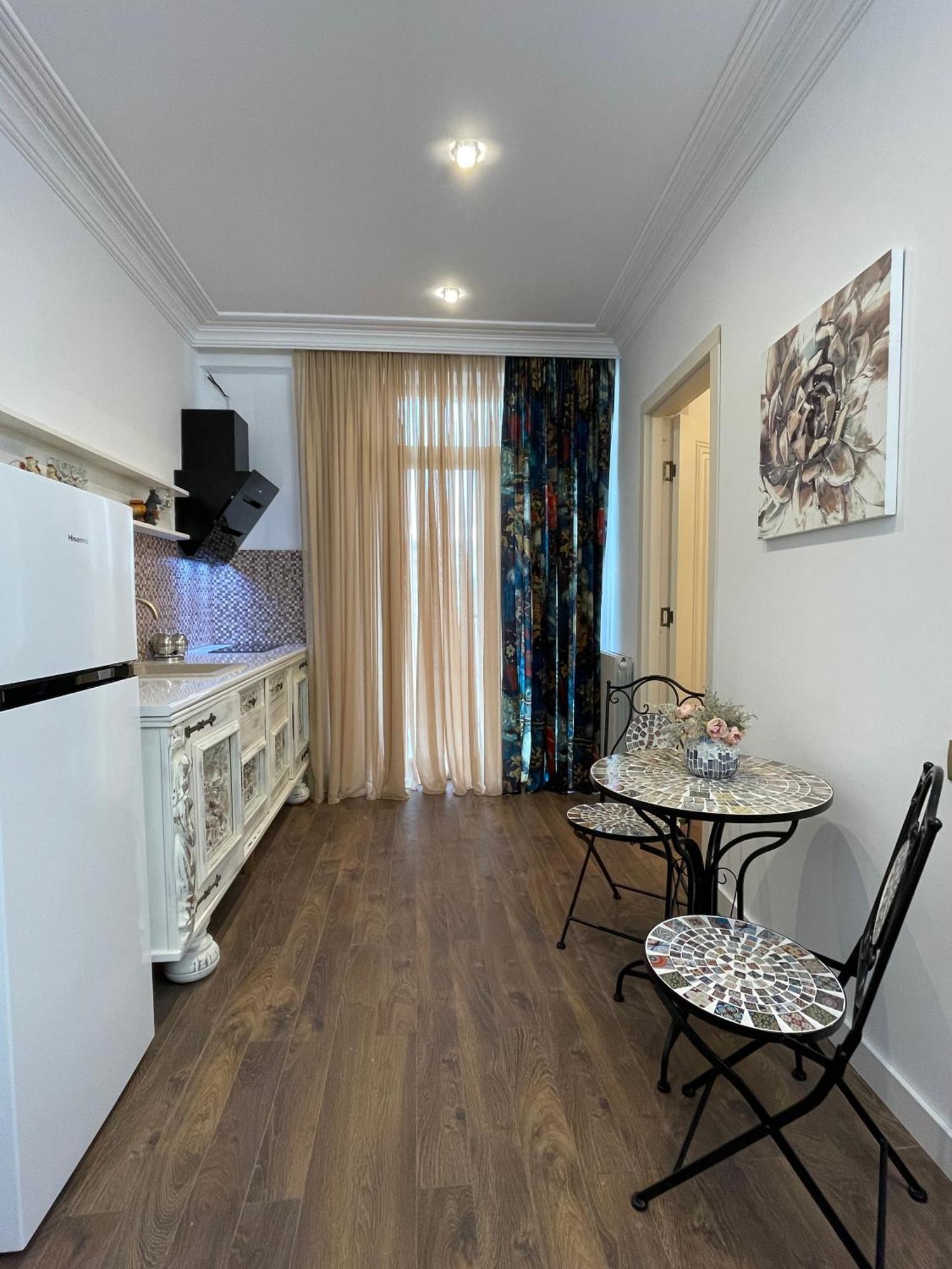 Picasso Apartment Kutaiszi Kültér fotó