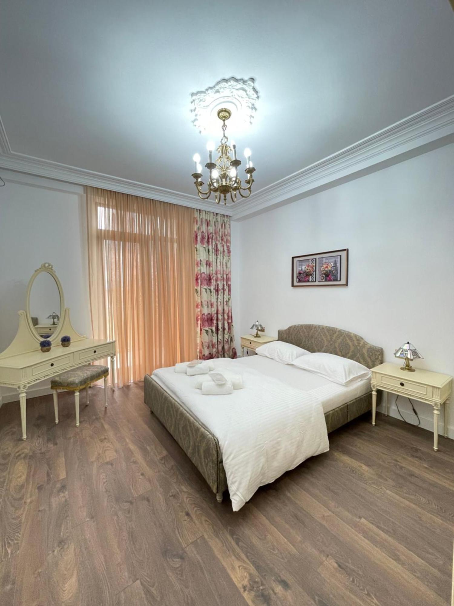 Picasso Apartment Kutaiszi Kültér fotó