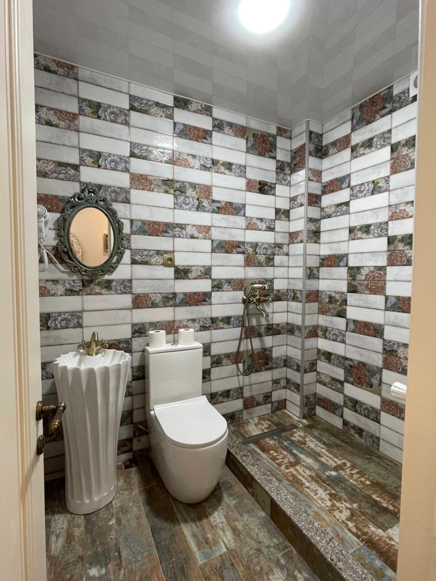 Picasso Apartment Kutaiszi Kültér fotó