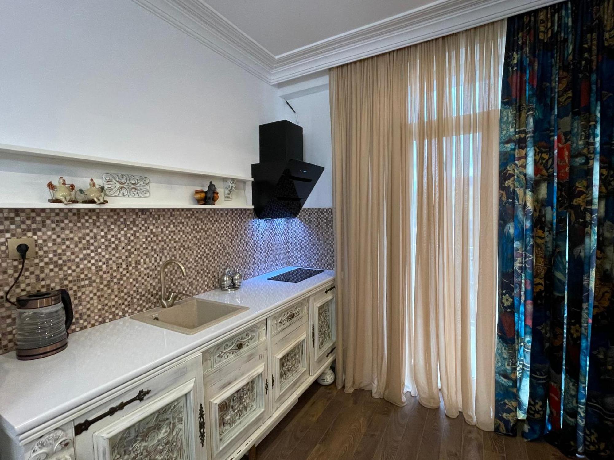 Picasso Apartment Kutaiszi Kültér fotó